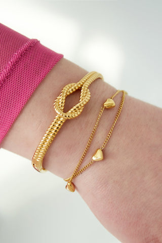 trendy gouden armband met hartjes