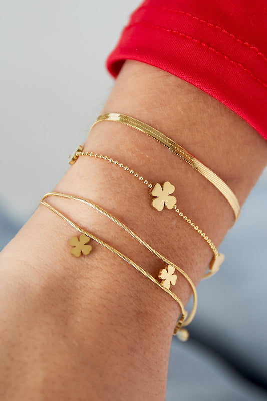 Trendy damesarmband met hartjes en klaver