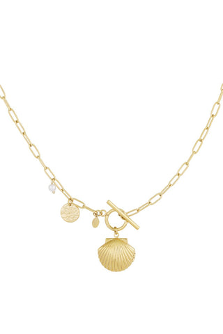 elegante gouden ketting met charms en toggle sluiting