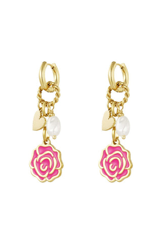 Gouden oorbellen met roze rozenhanger