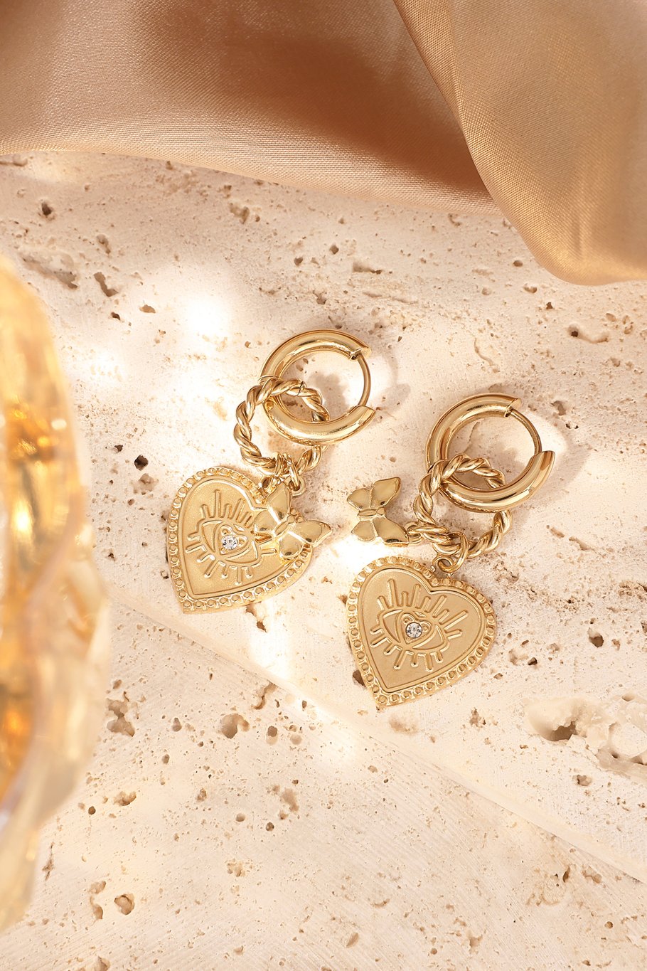 Gold Heart Bee Hoops stainless steel oorbellen