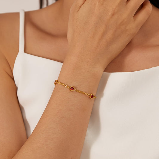 Gouden armband met rode zirkonia – Ruby Radiance