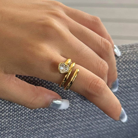 gouden ring met hartvormige steen